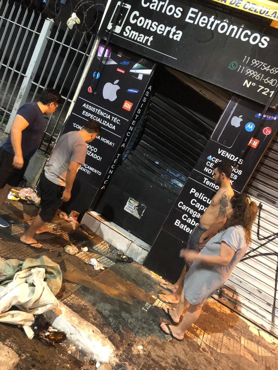 Loja de eletrônicos ficou destruída