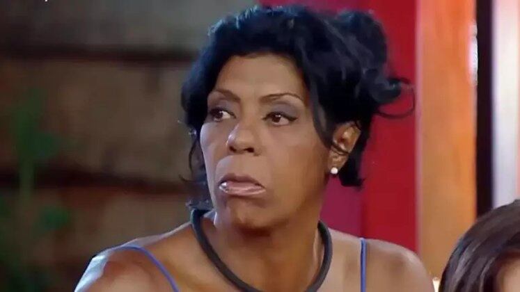 Em conversa com os colegas, Márcia Fu confessou que há "muito
tempo não fica com ninguém". Segundo a ex-atleta, faz uns seis anos que não
se relaciona com outro homem, mas que também não está à procura de um amor. Em outro momento, revelou que o ex-marido é dependente químico. "Sofri para tirar ele disso. Tentei e não consegui, até que separei. Não aguentei".