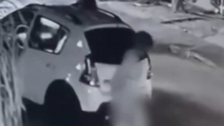 "Eu falei: 'Moça, eu não tenho dinheiro' e ela respondeu: 'Eu não quero dinheiro, dinheiro eu tenho, eu quero namorar com você'", detalha Givaldo sobre o dia em que ficou com a mulher. E continua: "Tudo o que eu ouvi dela depois das palavras que me convenceram a ir até esse ato foi só sussurros, gemidos e muito amor". 




