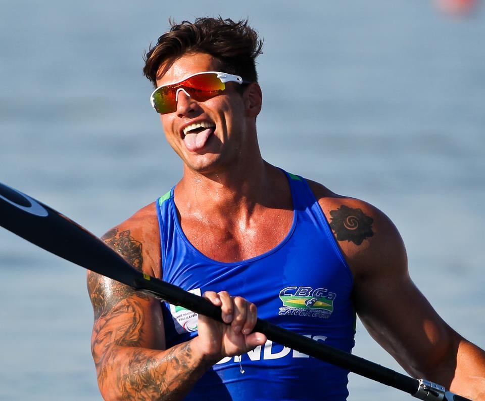 Após o reality show, o ex-BBB seguiu o mesmo caminho que vários colegas de confinamento e tentou a sorte no teatro.

— Quando saí do programa resolvi estudar teatro e morar no Rio de Janeiro. Este período me deu muito prazer, e acabei participando de três peças. “Endependência”, de João Brandão; “A Missão Secreta de Tom Rilver”, de Moises Bittencourt; e “O Ateneu”, dirigido por Leo Bricio, Andre Mattos e Gaspar Filho
