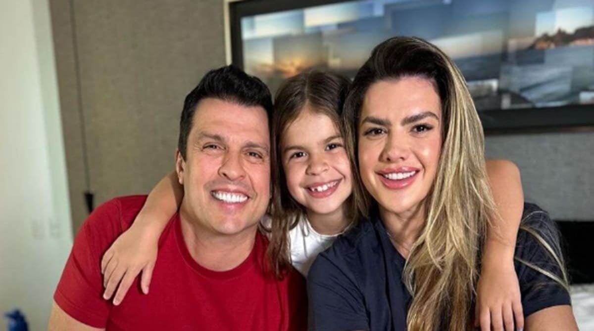 Filha de Ceará aparece com braço de gesso