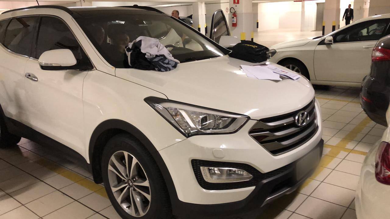 Carros chamaram atenção de agentes