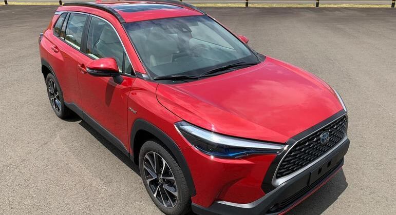 Corolla Cross híbrido conta com uma combinação de três motores