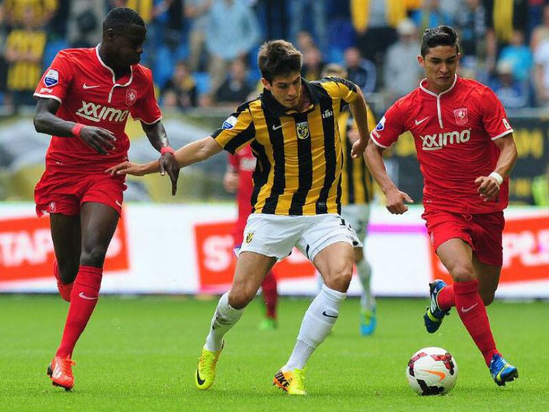 Na temporada passada, o destino de Lucas foi o Vitesse, da Holanda. Com 11 gols, ele ajudou a equipe a terminar o campeonato local na terceira posição, atrás apenas do campeão Ajax e do Twente. Apesar disto, o Chelsea considera que o brasileiro ainda não está pronto e o mandou para uma temporada na Alemanha