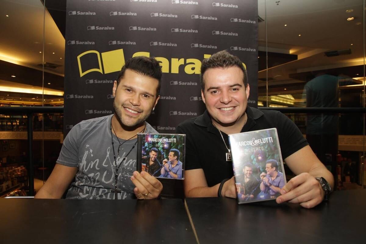 

Marcos e Belutti se encontraram com os fãs, na última
quarta-feira (26), para autografarem o novo DVD e CD Acústico da dupla. O
evento aconteceu na livraria Saraiva do shopping Center Norte, em São Paulo

