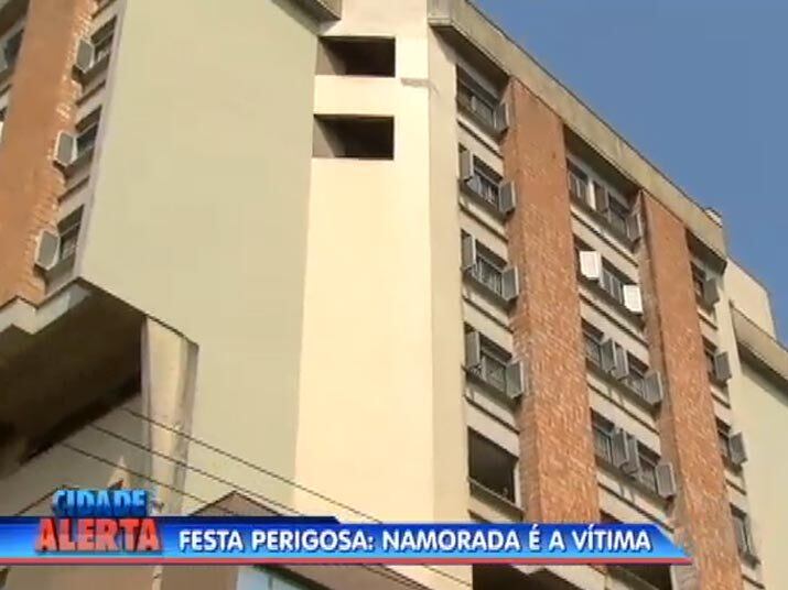 A mulher foi socorrida e encaminhada ao hospital. Os cinco maníacos foram presos em flagrante e devem responder pelo crime de estupro. Assista ao vídeo
+ Quer ver tudo o que rolou no Cidade Alerta? Veja a íntegra no R7 Play