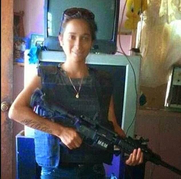 Por exemplo, La Gladys (foto), do cartel dos Zetas massacrou o notório assassino Joselyn Niño, do cartel do Golfo em 2015 - e permanece em liberdade no norte do México


