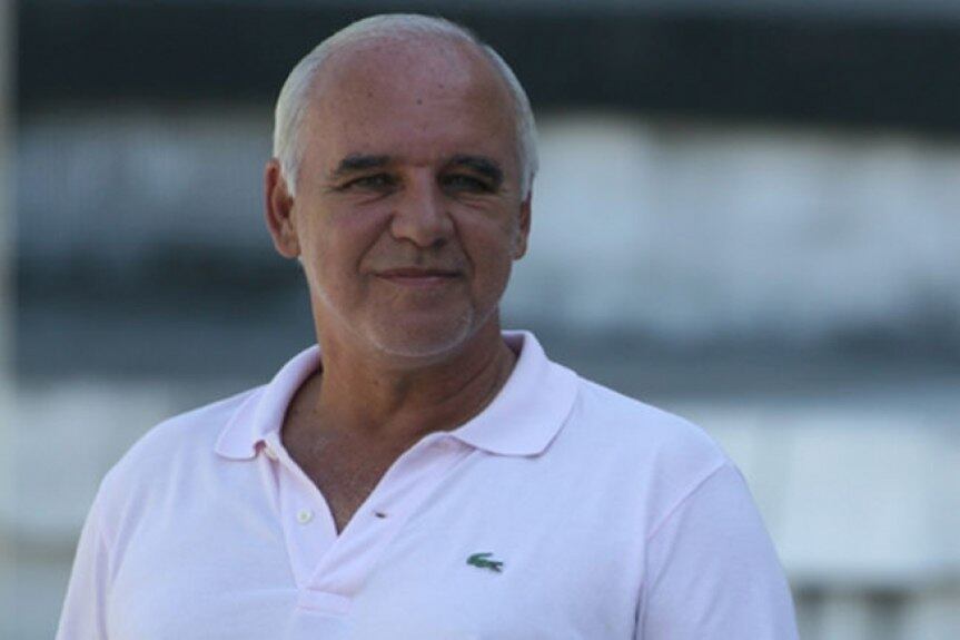 Valdir Espinosa é lembrado principalmente pelo título do Campeonato Carioca de 1989, pelo Botafogo. Também passou pelo Alvinegro em 1991 e 1998-1999. Comandou o Flamengo entre 1989 e 1990 e, em 2006. Treinou o Vasco em 2007 e 2008 e o Flu, em 1997, 2000-2001, 2005 e 2011.
