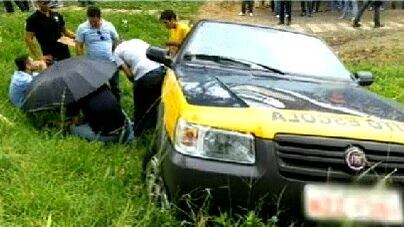 Estudante é atropelada durante exame prático de autoescola