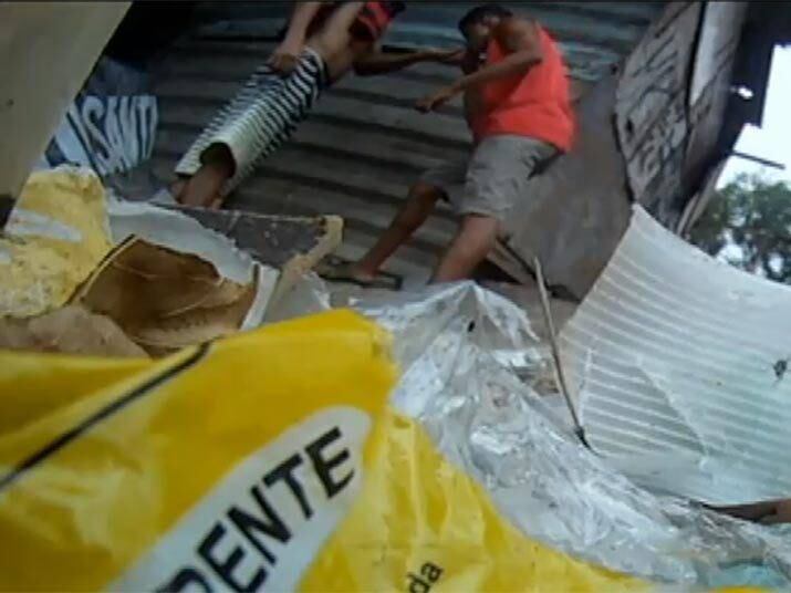 Pacificada há cinco anos, a Cidade de Deus ainda convive com a venda e consumo de drogas. Assista ao vídeo!