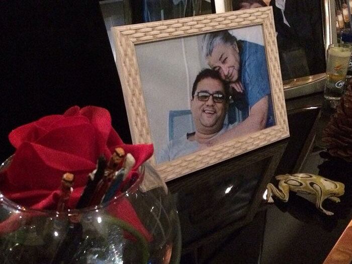 Apesar da despedida, há uma tia de Geraldo que dá todo amor e carinho: "Em todo canto da minha casa tem o cheiro dela...Tia Cida de Ibirá, meu querido e doce amor! Hoje faz aniversário. Uma guerreira que veio da roça e fez uma bela família que eu amo. Uma mulher de fé que nos guia...amo!", escreveu na web


+ Aproveite e confira as matérias do programa Domingo Show

+ Já curtiu a página do Domingo Show no Facebook? É só clicar!

+ Siga o Domingo Show no Twitter e receba conteúdos exclusivos!