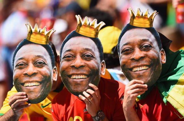 Antenados com a disputa entre brasileiros e argentinos, os torcedores belgas preparam uma bela surpresa com a imagem de Pelé.
