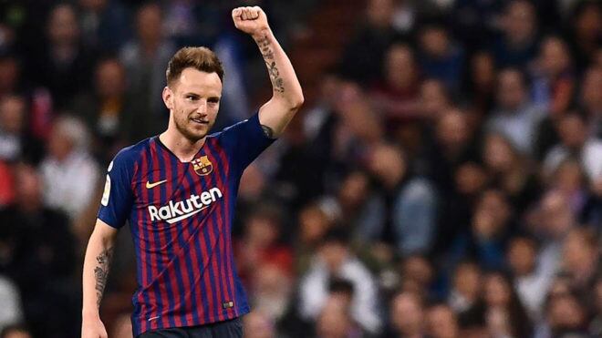 ESFRIOU - Ivan Rakitic, que tem contrato com o Barcelona até o fim da próxima temporada, não deseja deixar o clube na janela de transferências que se aproxima. A informação é do jornal
