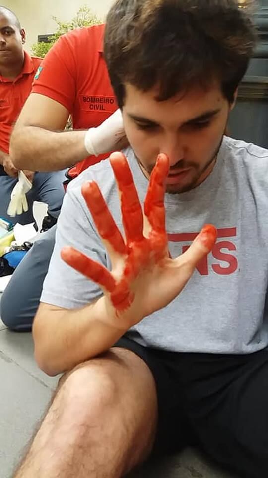 Jovem recebe atendimento após agressão