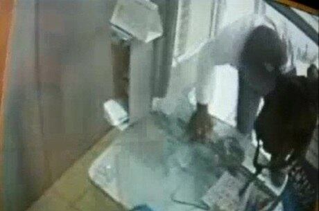Suspeitos não se intimidaram com as câmeras de segurança