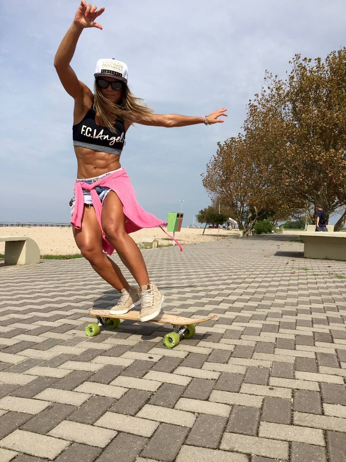 — Uso o long mais para passear com os cachorrinhos aqui na praia do laranjal onde moro. O long está sempre na mala do carro, é só abrir a mala que parece que eles já sabem que vão passear