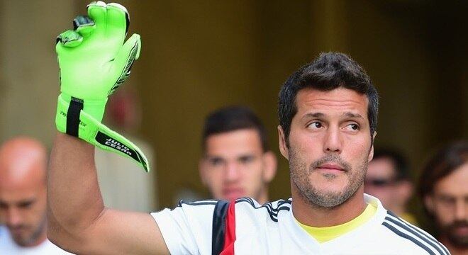 Júlio César ainda não disse adeus ao futebol