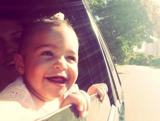 E como não morrer de amores com esse sorriso fofo de Lara?