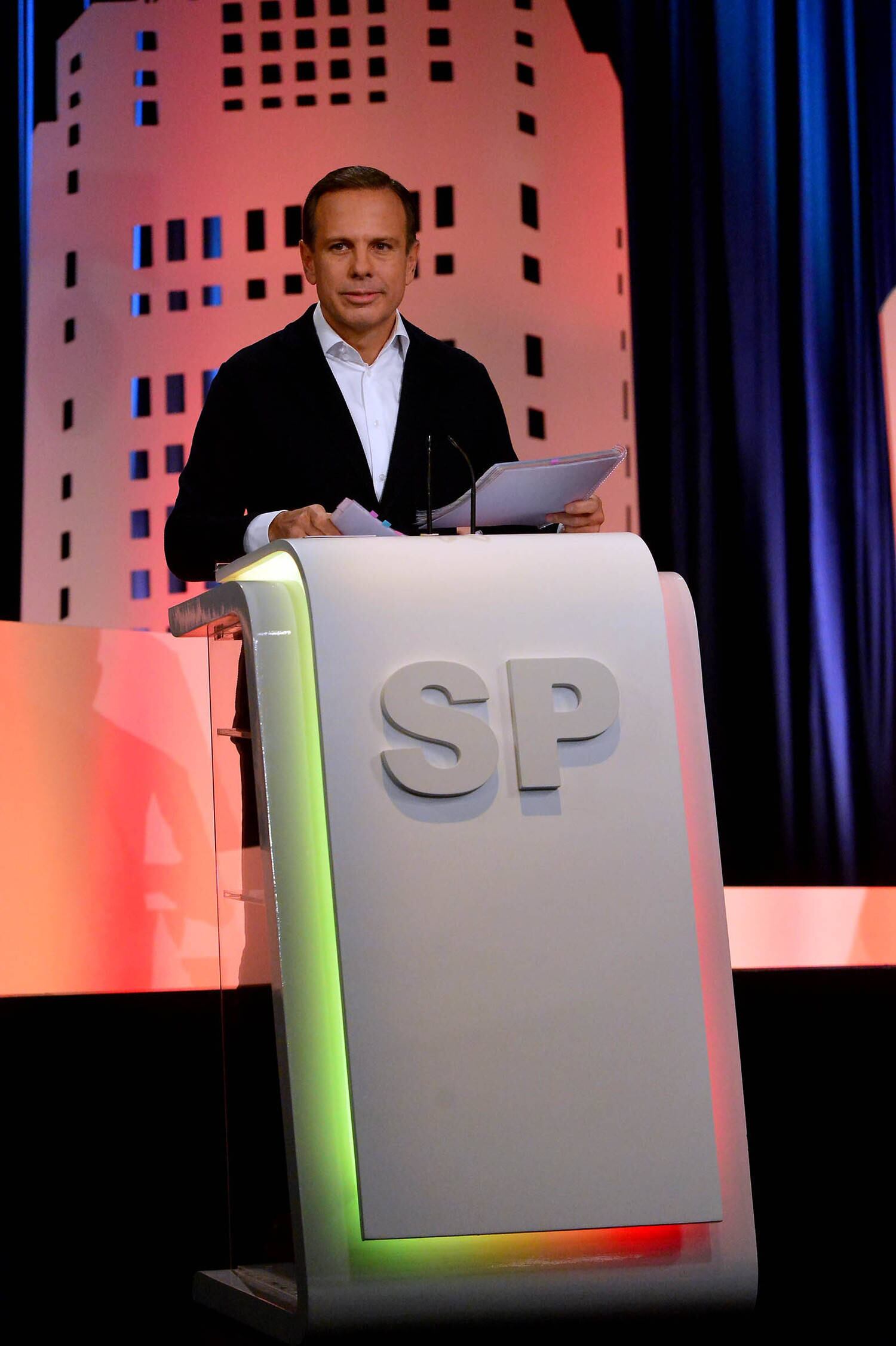 O empresário também falou sobre o debate. 

— Achei o debate construtivo de forma geral e propositivo. Talvez, de todos os debates, foi o que teve mais tempo para a discussão de propostas. Finalizo dizendo que eu respeito os adversários. Aliás, nunca tive nenhuma atitude desrespeitosa com os candidatos e candidatas e vou continuar assim