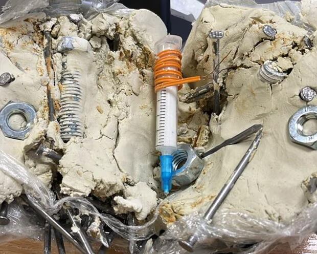 Dispositivo explosivo caseiro encontrado com jovem ucraniano