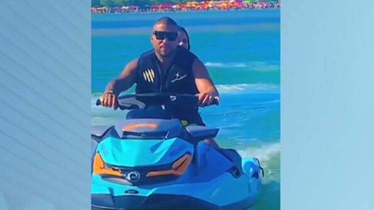 O último momento de lazer do casal foi um passeio de jet
ski na praia do Jacuípe. Horas depois, os dois foram encontrados mortos dentro do condomínio de luxo
onde estavam hospedados. DG e Naroka levaram tiros no peito e na cabeça, não
resistiram aos ferimentos, e deixaram dois filhos pequenos 