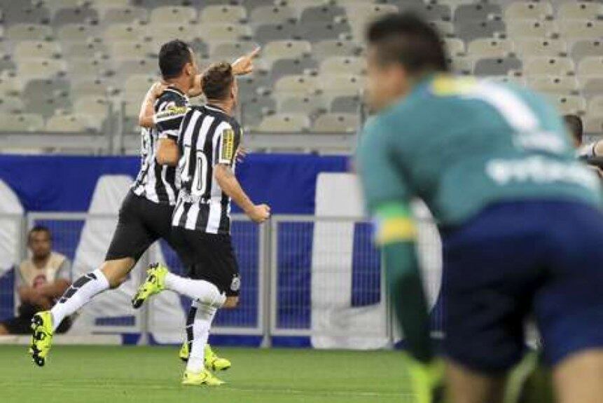 O Santos seguia na retomada pelo Campeonato Brasileiro de 2015. Com um golaço de Oliveira, o Peixe venceu o Cruzeiro, por 1 a 0, no Mineirão, e encostou no pelotão de cima.