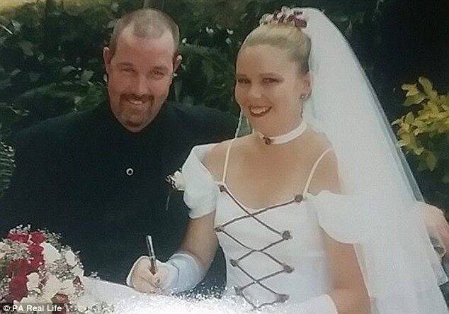 — Não posso esperar para que tudo isso passe de uma vez. Quero voltar a trabalhar para não perder minha casa e meu carro. Tento me manter otimista e estou esperando por um futuro que seja positivo