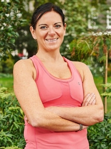 Após a conversa, Sarah (na foto acima) resolveu se tornar uma instrutora de saúde para mulheres com mais de 40 anos