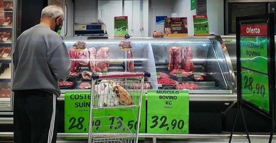 Puxado pela alta no preço dos alimentos (+2,47%) e dos
transportes (+2,52), o IPC-3i
(Índice de Preços ao Consumidor — 3ª Idade) saltou 1,35% em março,
segundo a FGV (Fundação Getulio Vargas). Com o avanço, o índice que mede a
inflação para os consumidores da terceira idade acumula elevação de 10,03% no
acumulado dos últimos 12 meses