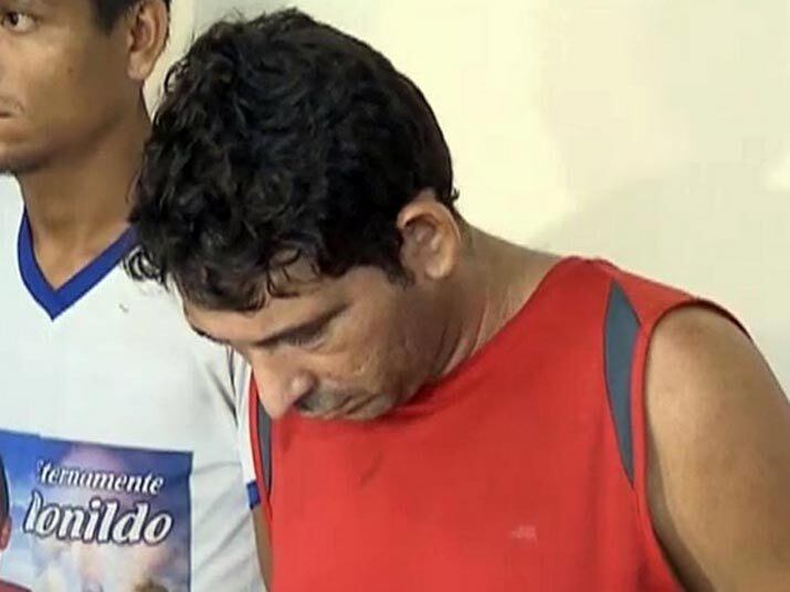 Rayfran das Neves deixou a cadeia em julho de 2013, quando criou um esquema internacional de tráfico de drogas. Para não pagar os responsáveis pelo transporte do entorpecente, ele usava técnicas de pistolagem. O casal Leandro e Joseane foi morto em uma emboscada armada por Rayfran e sua quadrilha. Veja na reportagem!
+ Quer ver tudo o que rolou no Cidade Alerta? Veja a íntegra no R7 Play