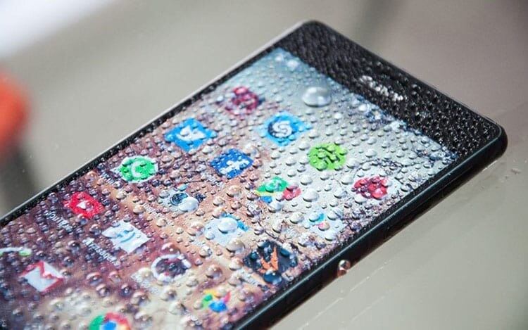 Segundo dígito
0 - Não protegido
1 - Protegido contra gotas que caiam na vertical
2 - Protegido contra gotas que caiam na vertical com corpo inclinado a até 15°
3 - Protegido contra borrifo de água
4 - Protegido contra jorro de água
5 - Protegido contra jatos de água
6 - Protegido contra jatos potentes de água
7 - Protegido contra imersão temporária em água de até 1 metro por 30 minutos
8 - Protegido contra a imersão contínua em água
9K - Protegido contra água proveniente de jatos de vapor e alta pressão