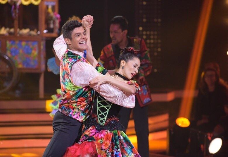 Ao som de A Jiripoca Vai Piar, Maytê Piragibe e Paulo dançaram um animado foxtrote no palco da atração que colocou o público para dançar 