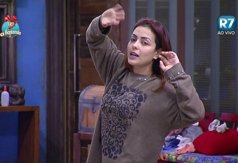 Ainda segundo Pamela, Matheus apareceu a última vez no apartamento há cerca de dez dias.

— Quando ele foi ao apartamento, eu disse que trocaria as fechaduras. Ele virou para mim, em tom ameaçador, e falou que era melhor que eu conseguisse fazer a troca mesmo. Eu gosto dele, ele é uma pessoa legal, mas precisa entender que tem um sério problema. Ele toma remédios tarja preta, mas não faz acompanhamento, aí não adianta nada. Eu tenho muito medo do que ele é capaz de fazer