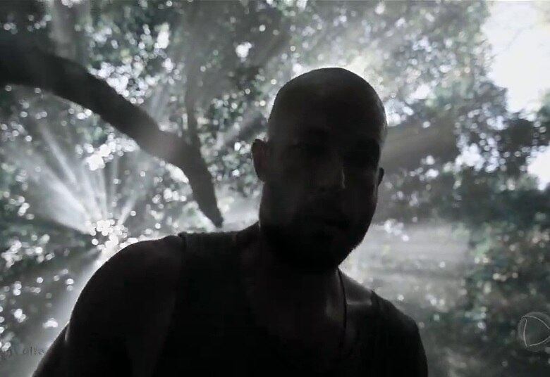 Solis não estava muito longe dali. Logo que Dogui achou uma abelha, o rapaz começou a correr atrás dela com o objetivo de encontrar a colmeia. Isso aconteceu porque Solis, que é diabético, precisava de algo doce para comer. Ele estava atrás do mel 