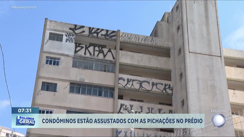 Condomínio sofre com pichadores que escalam muros durante a noite em São Bernardo do Campo (SP)