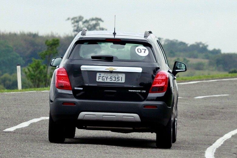 Por fora, Chevrolet Tracker parece um mini Captiva