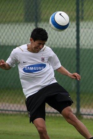 A passagem do atacante pelo Timão é tão negativa que ele foi rebaixado com o clube em 2007