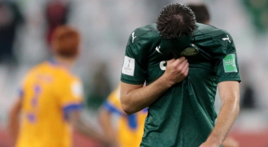Após derrota para o Tigres, jogadores do Palmeiras deixam o gramado decepcionados