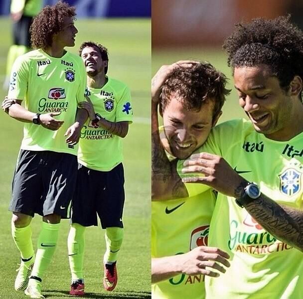 David Luiz não entra para o time dos tatuados. Assim como ele, Henrique, Hernanes, William, Jefferson e Victor são os jogadores que não rabiscaram seus corpos. Ainda há os discretos, como Julio César, que possui uma pequena tatuagem homenageando sua família, com o nome dos filhos e da mulher, Susana Werner, completados por um coração