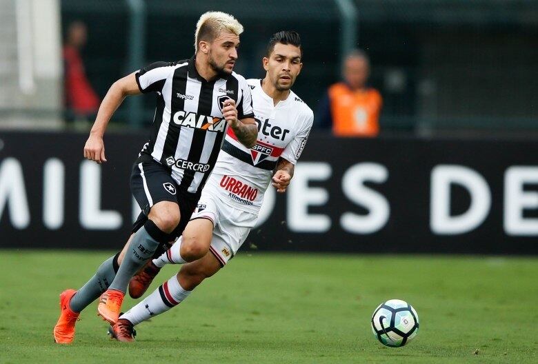 Victor Luís foi um dos destaques do Botafogo no Brasileirão