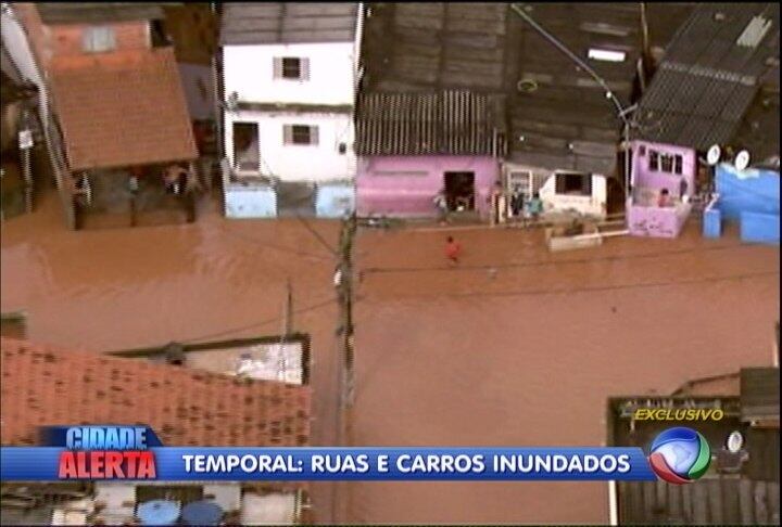 A chuva dos últimos dias foi causada por uma zona de convergência que traz umidade da Amazônia. O tempo deve melhorar a partir de sexta-feira (18)