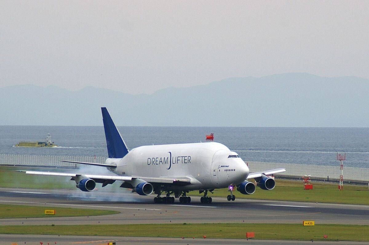 Avião Boeing 747 Dreamlifter