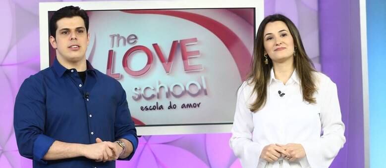 Carlos e Cíntia Cuccato batem um papo com a autora da novela O Rico e Lázaro, Paula Richard