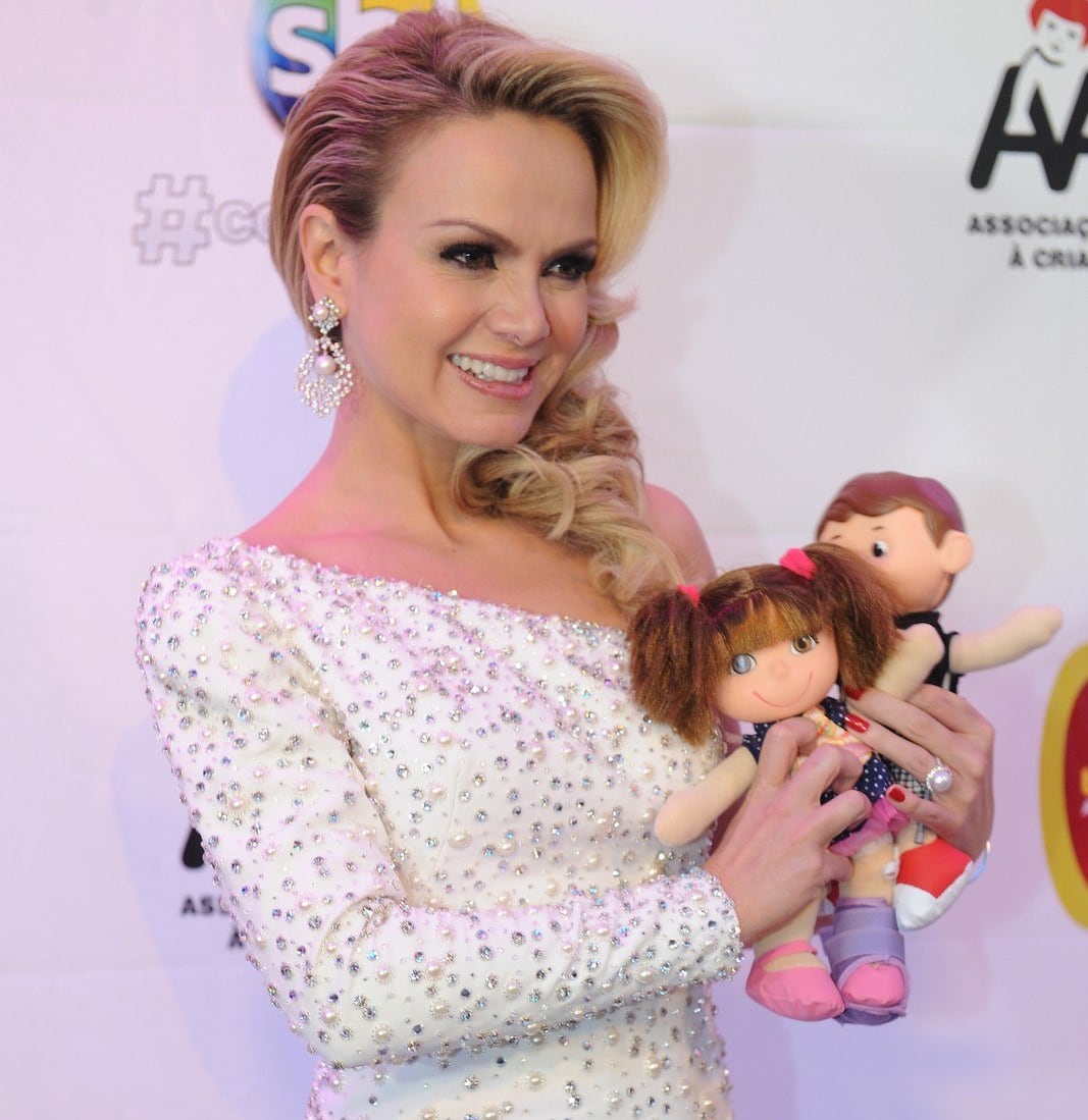 Na noite da última sexta-feira (25), o SBT deu a largada para a 16ª edição do Teleton.
Neste ano, Eliana foi eleita madrinha do projeto e substituiu o cargo que era de Hebe Camargo. Ao R7, a apresentadora falou sobre o
convite.
— A princípio eu fiquei uns dois segundos
pensando, ‘deve ser uma brincadeira comigo’, porque madrinha na minha opinião
sempre será a nossa querida Hebe
Texto: Aurora Aguiar, do R7