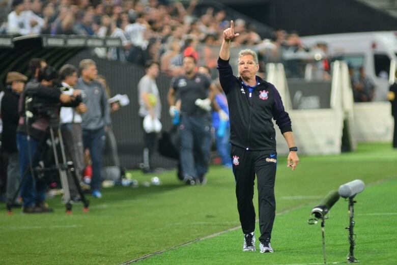 Oswaldo não tem prestígio com a torcida desde sua chegada
