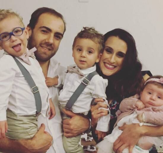 Jéssica e o
marido, o cabeleireiro Bruno Benitez Ferreira, de 30 anos, têm mais dois filhos:
Antonio, de um ano e seis meses, e Helena, de seis meses. Além do convênio
médico, eles gastam em média R$ 1 mil por mês com despesas extras, como
consultas e exames que o convênio não cobre