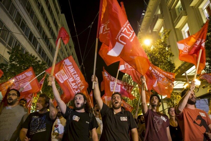 Muitos jovens aderiram à comemoração, mas o resultado do referendo mostra que a maioria da população é contra a austeridade