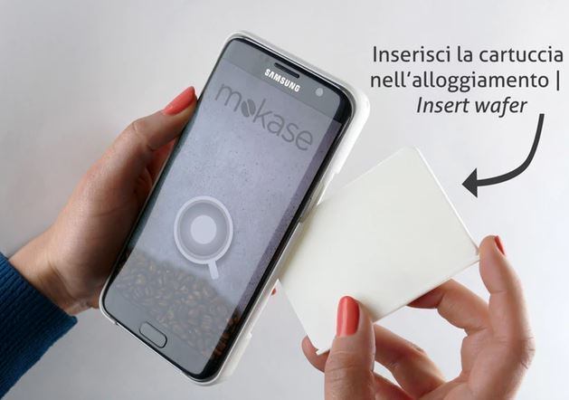 O café seria disponibilizado em cápsulas, já líquido e a capa seria responsável apenas por aquecer a bebida depois de você apertar um botão