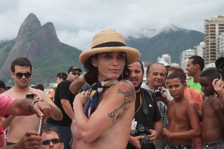 A página para divulgação no Facebook se tornou em um palco para uma guerra de opiniões entre internautas contrários e favoráveis ao topless coletivo. Leia mais

