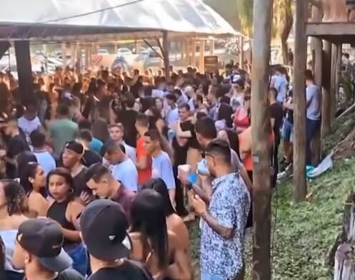 Festas com aglomerações são lugares de risco
